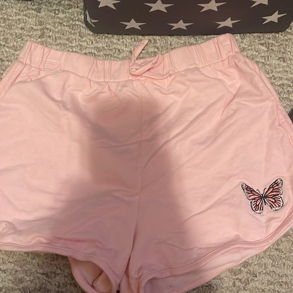 Butterfly cropped hoodie with shorts - Picture 3 of 3